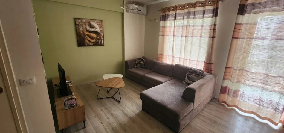 Tirane, jepet me qera apartament 2+1+Ballkon Kati 4, 100 m² 700 € (Rruga "Selita e Vjeter")