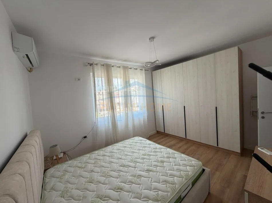 Tirane, jepet me qera apartament 1+1 Kati 3, 45 m² 750 € (QENDER , TIRANE)