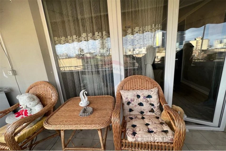 APARTAMENT ME QIRA 2+1 PRANE QENDRES