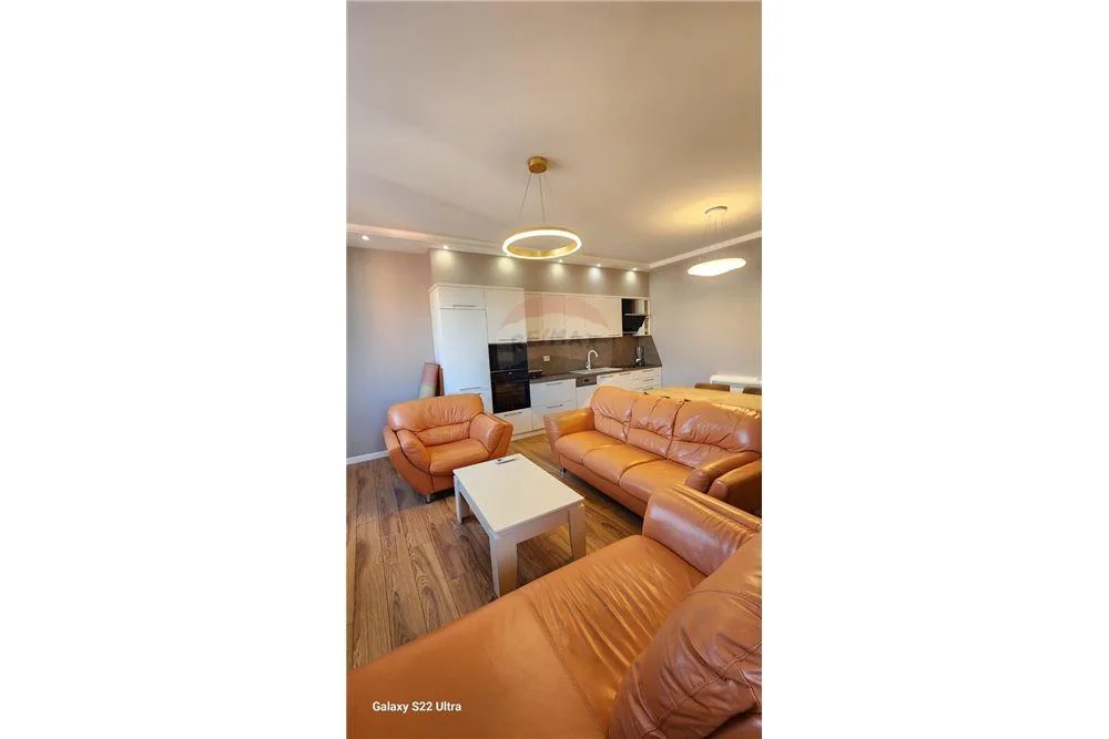 APARTAMENT 2+1 ME QIRA NE QENDER PRANE TOPTANIT