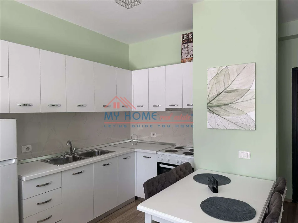 Tirane, jepet me qera apartament 1+1+Ballkon Kati 3, 66 m² 700 € (Qender)