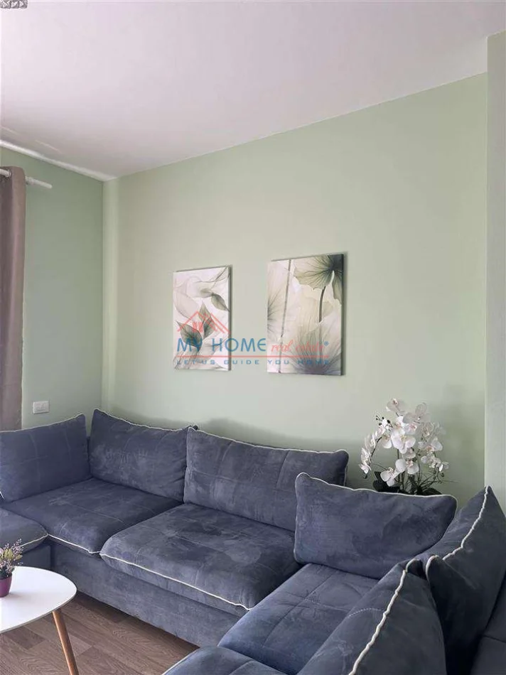 Tirane, jepet me qera apartament 1+1+Ballkon Kati 3, 66 m² 700 € (Qender)