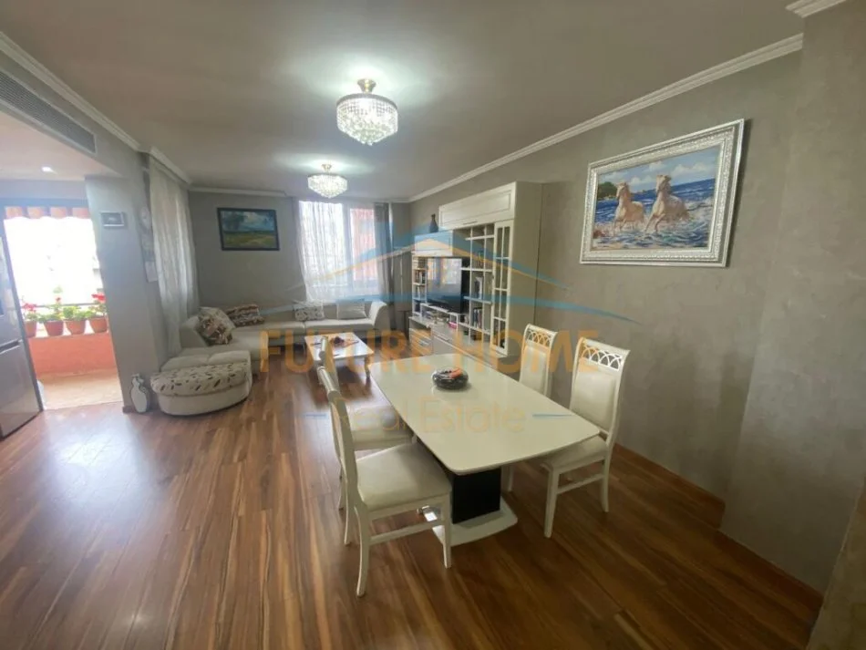 Tirane, jepet me qera apartament 2+1 Kati 5, 118 m² 1.000 € (Tirane, Qender)