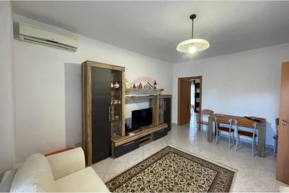 Tirane, jepet me qera apartament 2+1 , 103 m² 650 €