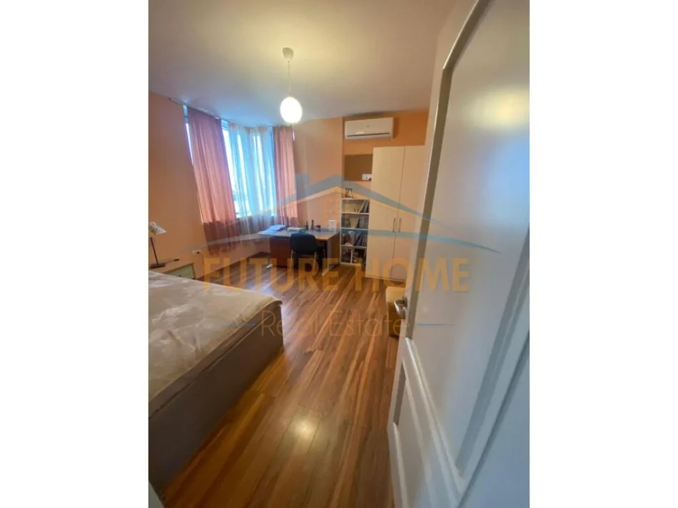 Tirane, jepet me qera apartament 2+1 Kati 5, 118 m² 1.000 € (Tirane, Qender)