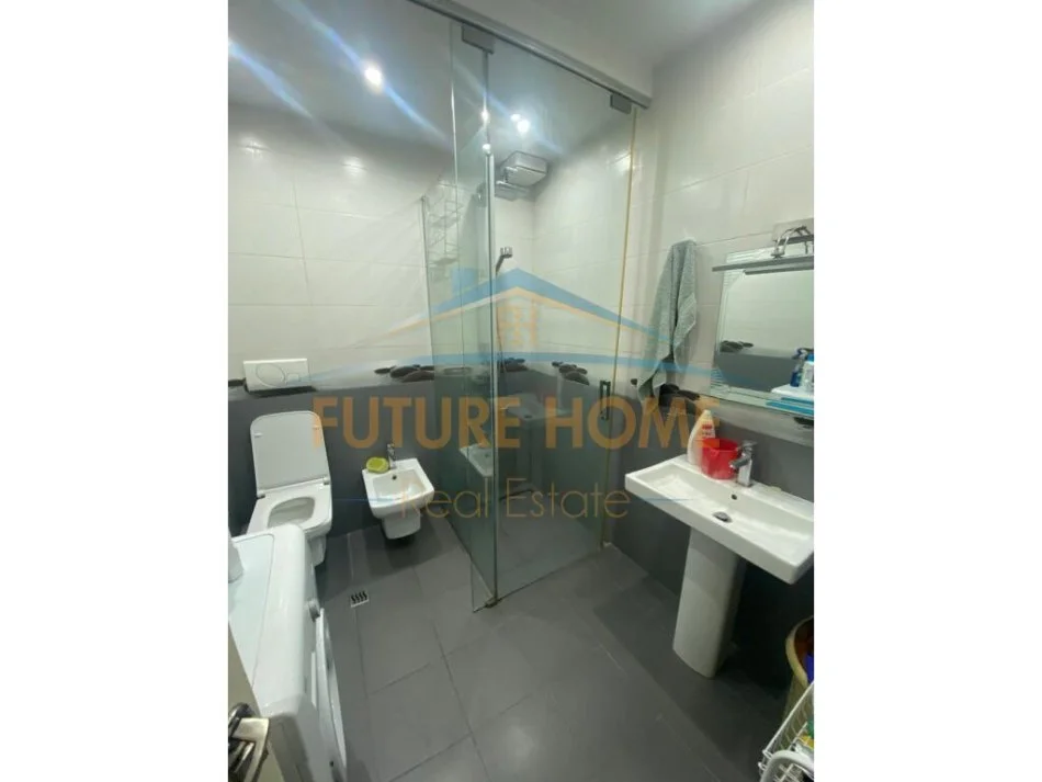 Tirane, jepet me qera apartament 2+1 Kati 5, 118 m² 1.000 € (Tirane, Qender)