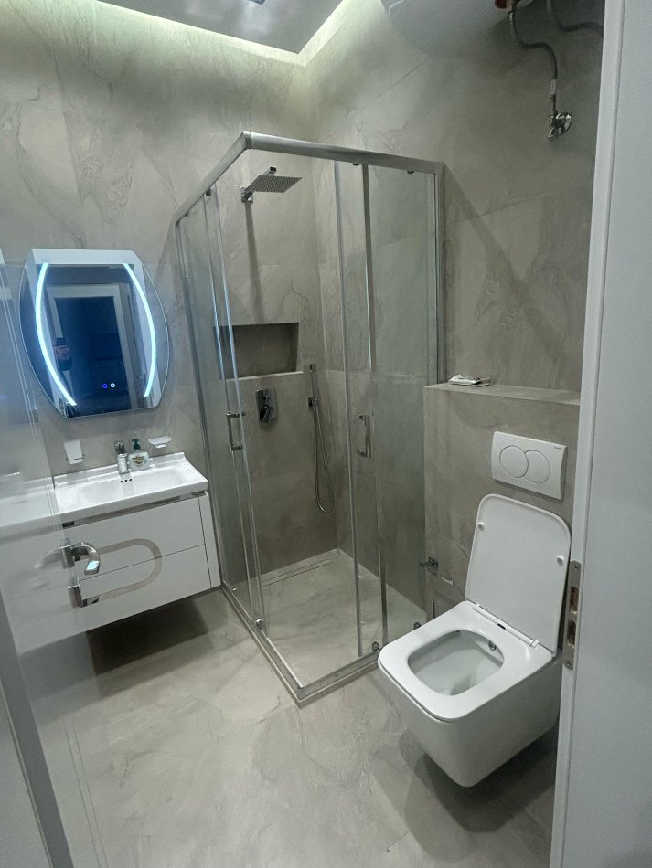 Tirane, jepet me qera apartament 2+1+Ballkon Kati 7, 120 m² 1.200 € (9-Kateshet)