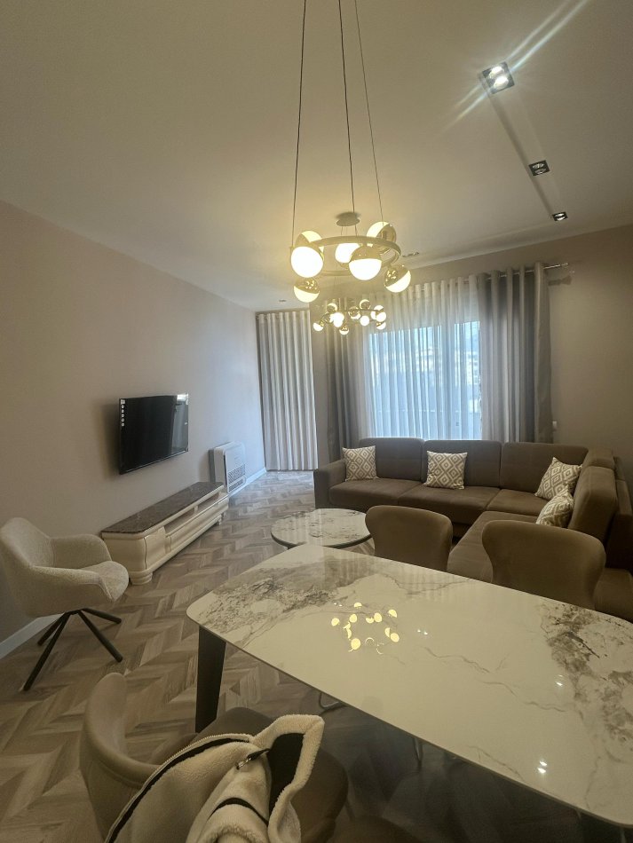 Tirane, jepet me qera apartament 2+1+Ballkon Kati 7, 120 m² 1.200 € (9-Kateshet)