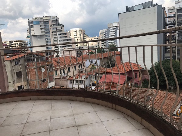 Tirane, jepet me qera apartament 2+1+BLK Kati 2, 85 m² 550 Euro (e Saraceve)