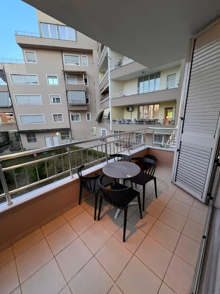 Super Apartament 1+1 + Ballkon + P.Parkimi ||  (📍Liqeni Artificial - Afër Kopshtit Zologjik) K2, Pllt I Ri Me Ashensor, me Oborr | 65.000 Leke/Muaj