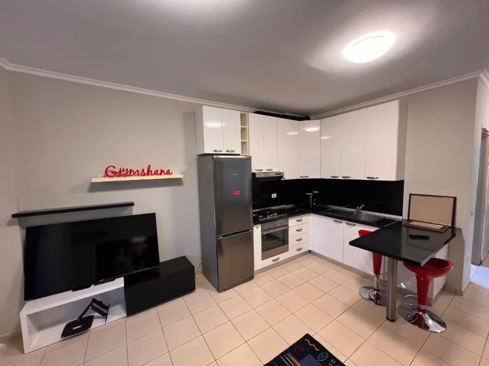 Super Apartament 1+1 + Ballkon + P.Parkimi ||  (📍Liqeni Artificial - Afër Kopshtit Zologjik) K2, Pllt I Ri Me Ashensor, me Oborr | 65.000 Leke/Muaj