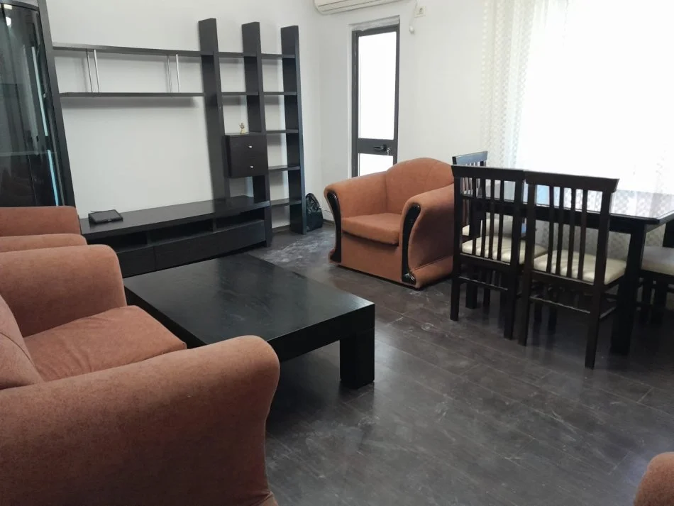 Tirane, jepet me qera apartament 2+1+Ballkon Kati 2, 90 m² 600 € (Myslym Shyre)