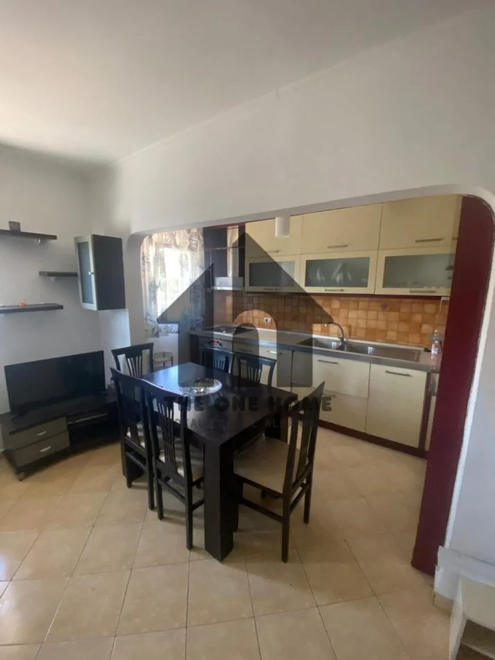 Tirane, jepet me qera apartament 2+1+Ballkon Kati 2, 90 m² 600 € (21 Dhjetori)