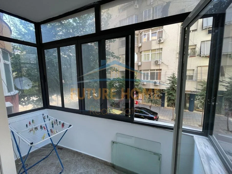 Tirane, jepet me qera 2+1+Ballkon Kati 1, 113 m² 800 € (Pran Kika 1)