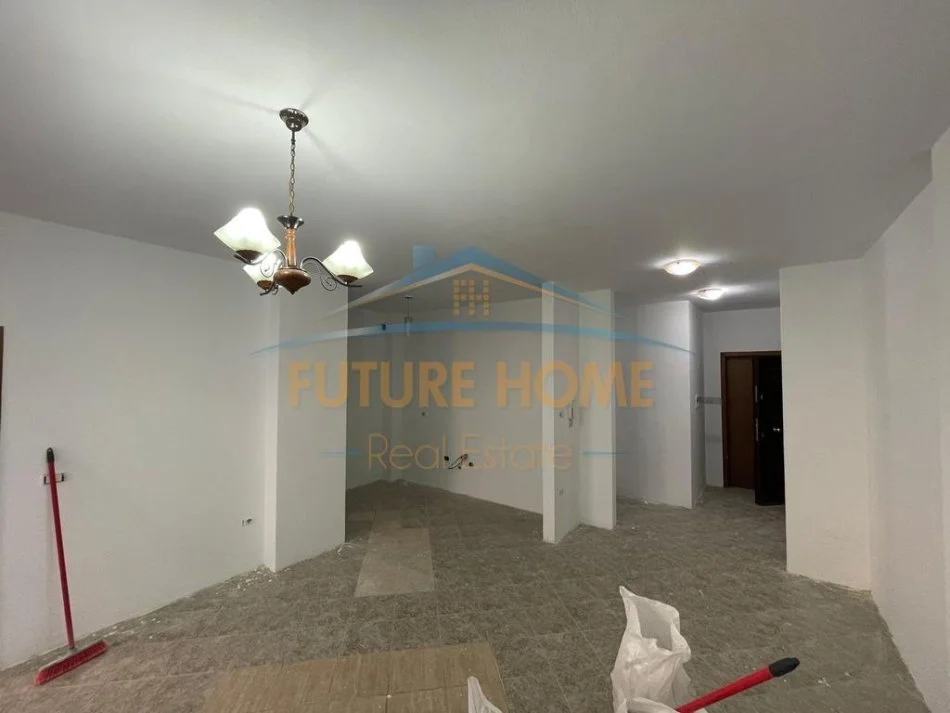 Tirane, jepet me qera 2+1+Ballkon Kati 1, 113 m² 800 € (Pran Kika 1)