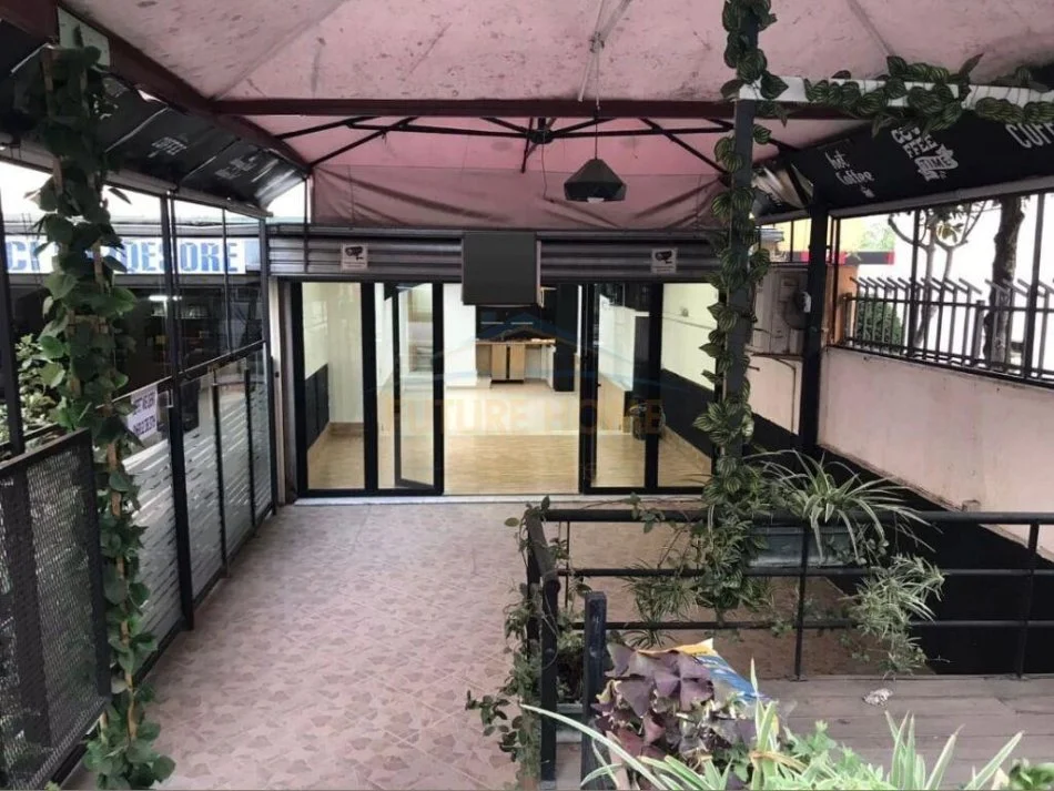 Tirane, jepet me qera ambjent biznesi Kati -1, 40 m² 400 € (Laprake)