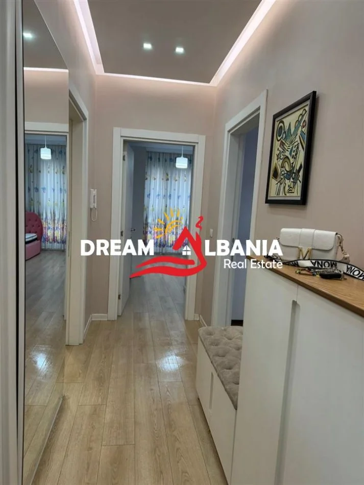 Tirane, jepet me qera apartament 2+1 Kati 6, 98 m² 750 € (Casa Italia)