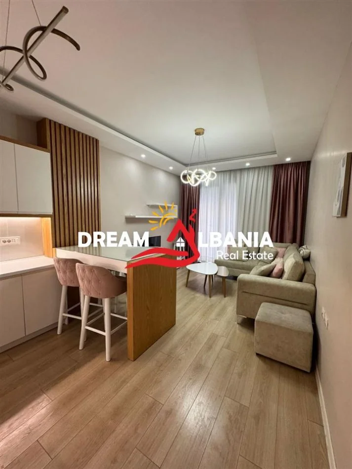 Tirane, jepet me qera apartament 2+1 Kati 6, 98 m² 750 € (Casa Italia)