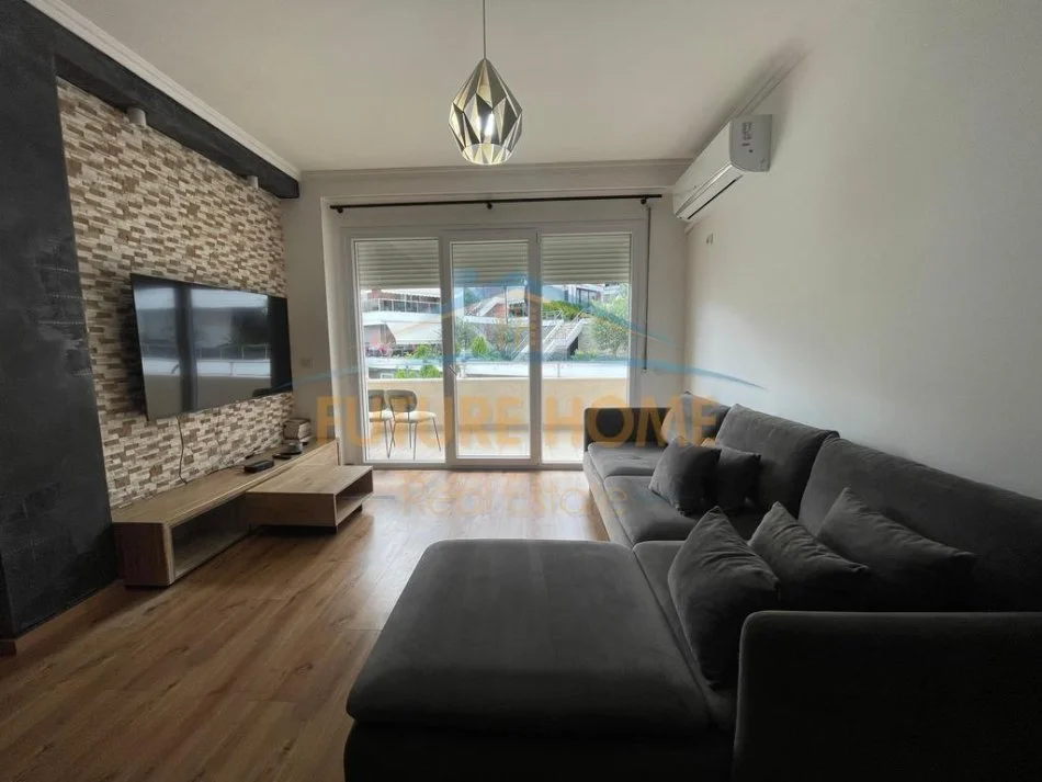 Tirane, jepet me qera apartament 2+1+Ballkon , 97 m² 900 € (Pranë Xhamisë së Selitës)