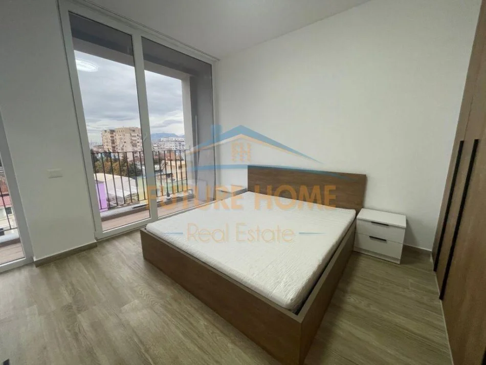 Tirane, jepet me qera apartament 2+1+Ballkon Kati 5, 130 m² 1.000 € (Rruga Riza Cerova)