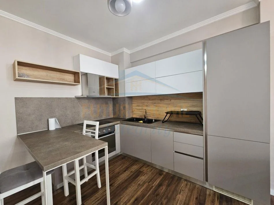 Tirane, jepet me qera apartament 2+1 Kati 4, 107 m² 750 € (Selvia)