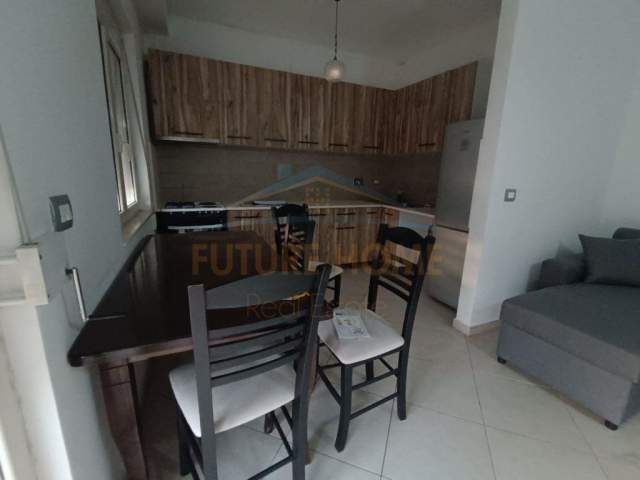 Durres, jepet me qera apartament 2+1 Kati 5, 120 m² 350 Euro (Shkolla"Eftali Koci", Durres)