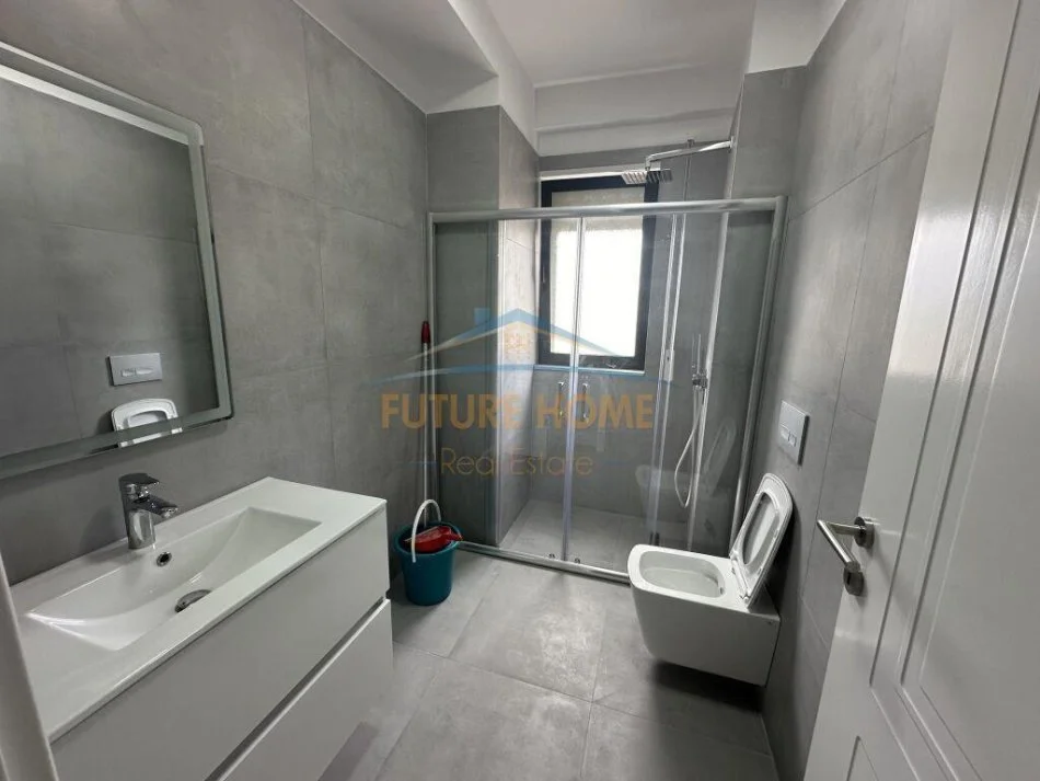 Tirane, jepet me qera apartament 2+1 Kati 7, 150 m² 950 € (Rruga e Durresit)