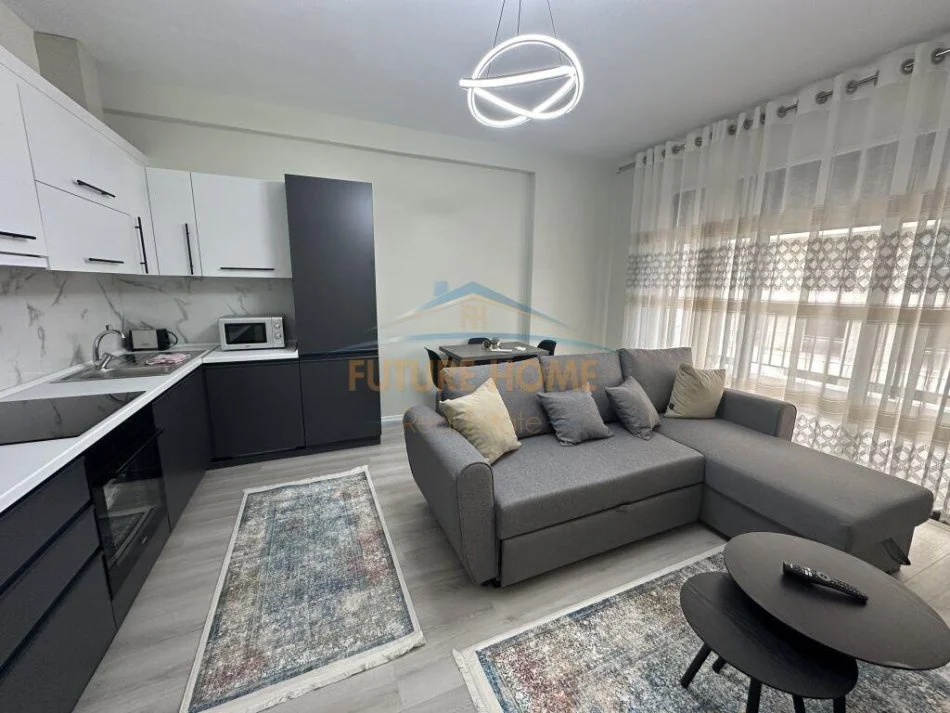 Tirane, jepet me qera apartament 2+1 Kati 7, 150 m² 950 € (Rruga e Durresit)