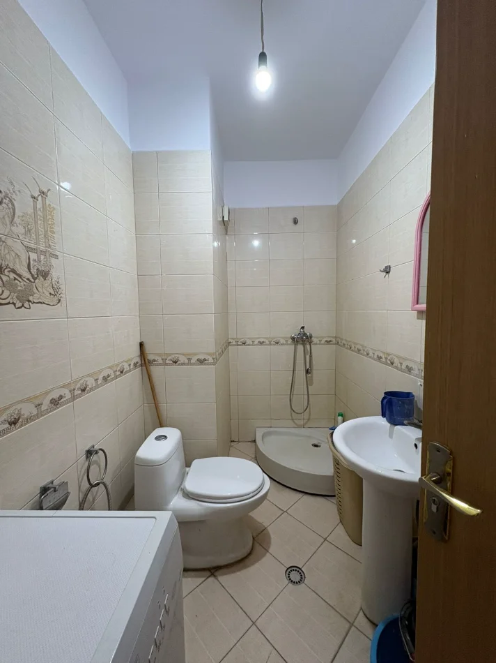 Tirane, jepet me qera apartament 1+1 Kati 5, 350 € (rruga sokrat miho , sorriso lounge)