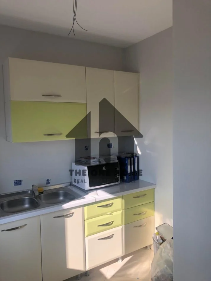 Tirane, jepet me qera apartament 2+1+Ballkon Kati 7, 107 m² 600 € (rr jordan misja)