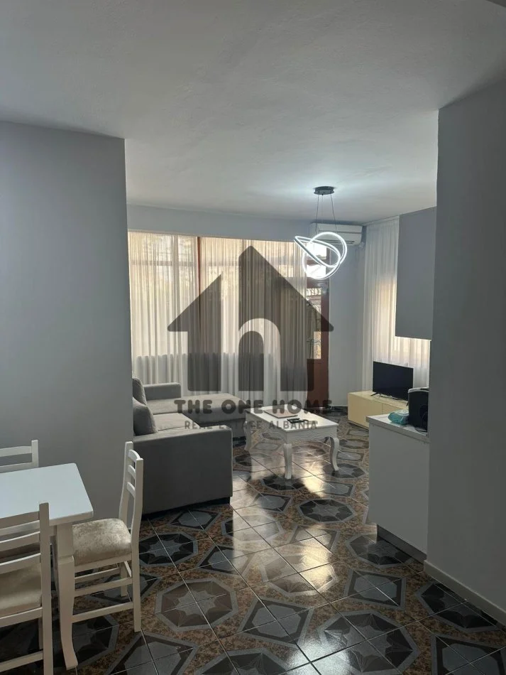 Tirane, jepet me qera apartament 2+1+Ballkon Kati 3, 95 m² 550 € (ish - parku)