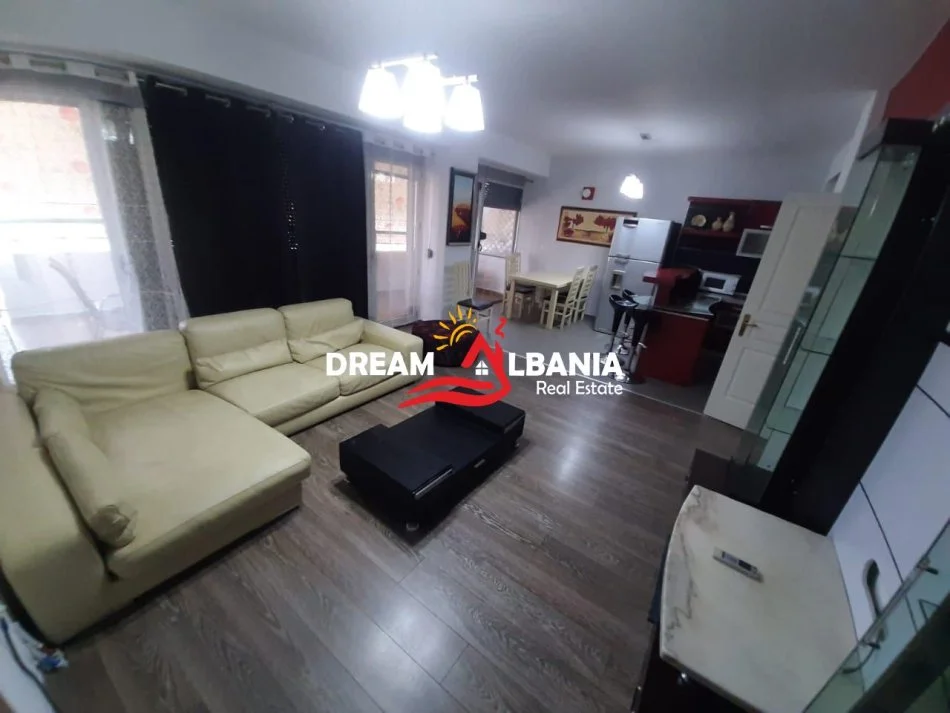 Tirane, jepet me qera apartament 3+1 , 177 m² 750 € (Selvia, tek kompleksi Halili)