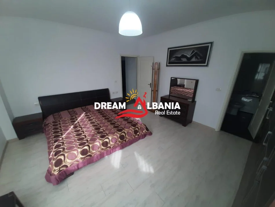 Tirane, jepet me qera apartament 3+1 , 177 m² 750 € (Selvia, tek kompleksi Halili)