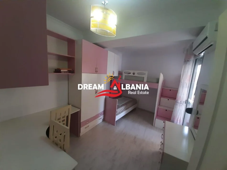 Tirane, jepet me qera apartament 3+1 , 177 m² 750 € (Selvia, tek kompleksi Halili)