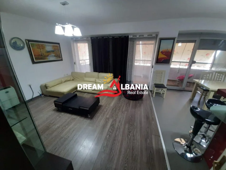 Tirane, jepet me qera apartament 3+1 , 177 m² 750 € (Selvia, tek kompleksi Halili)