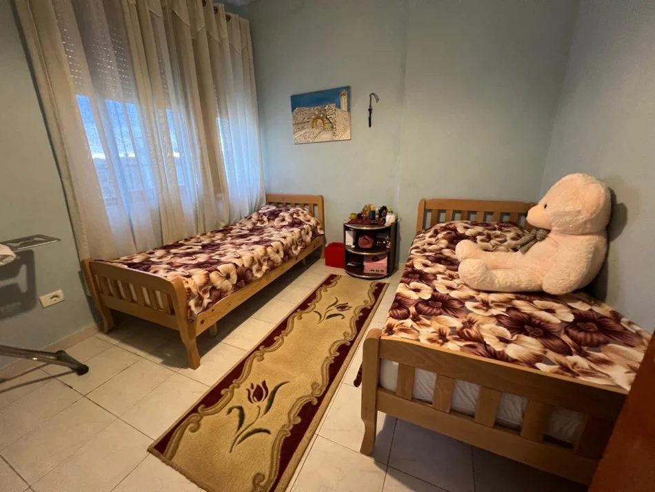 Tirane, jepet me qera apartament 3+1+Aneks+Ballkon Kati 4, 120 m² 550 € (rruga todi shkurti)