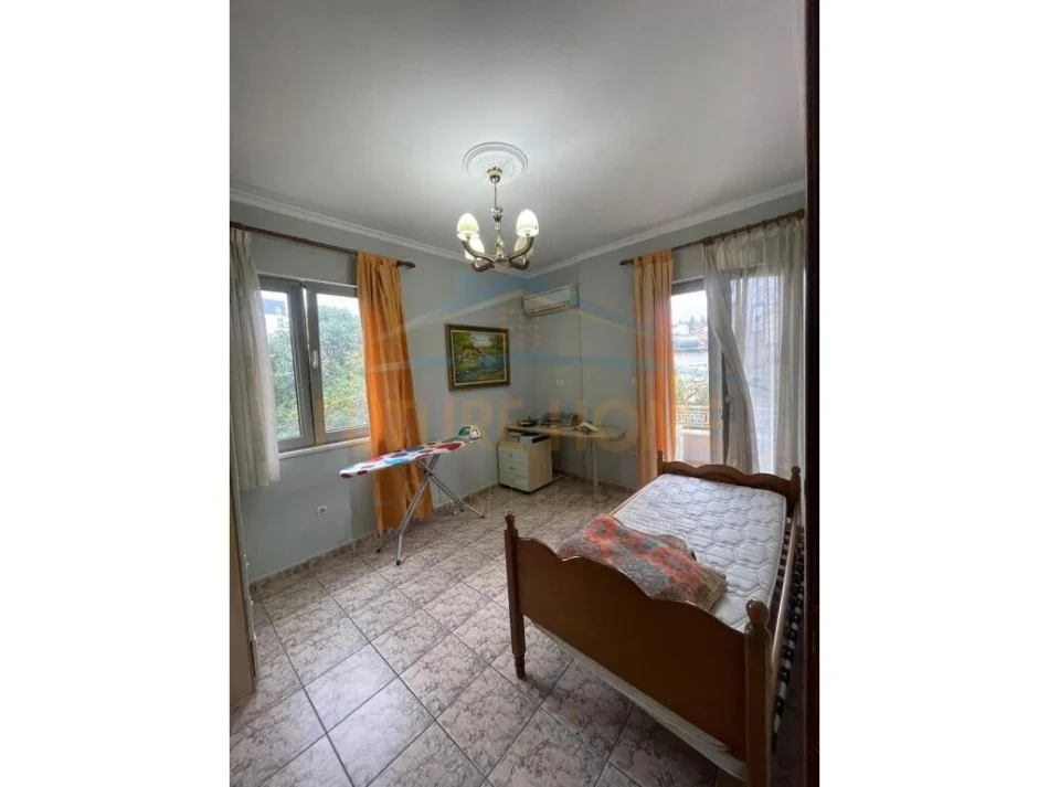Tirane, jepet me qera apartament 3+1+Ballkon Kati 2, 124 m² 900 € (Rruga Todi Shkurti)