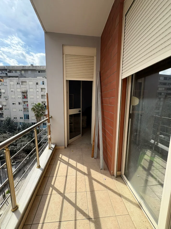 Tirane, jepet me qera apartament 1+1 Kati 5, 350 € (rruga sokrat miho , sorriso lounge)