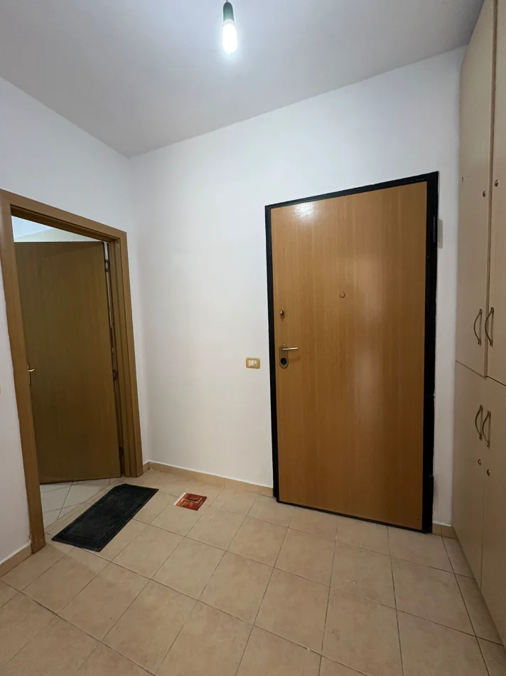 Tirane, jepet me qera apartament 1+1 Kati 5, 350 € (rruga sokrat miho , sorriso lounge)