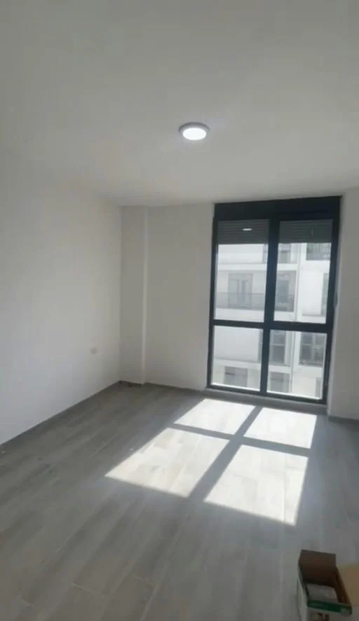 Tirane, jepet me qera apartament 3+1+Ballkon Kati 3, 117 m² 450 € (Rruga "5 Maji")