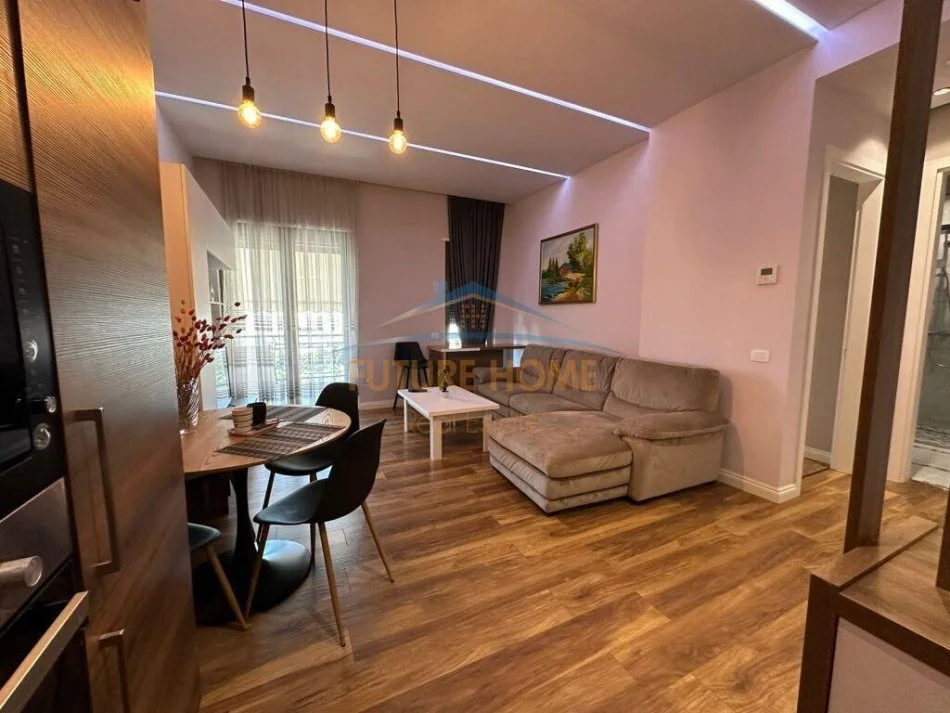 Tirane, jepet me qera apartament 1+1 Kati 4, 73 m² 700 € (Kompleksi Delijorgji)