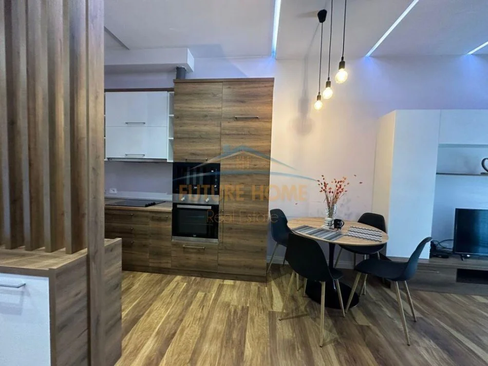 Tirane, jepet me qera apartament 1+1 Kati 4, 73 m² 700 € (Kompleksi Delijorgji)