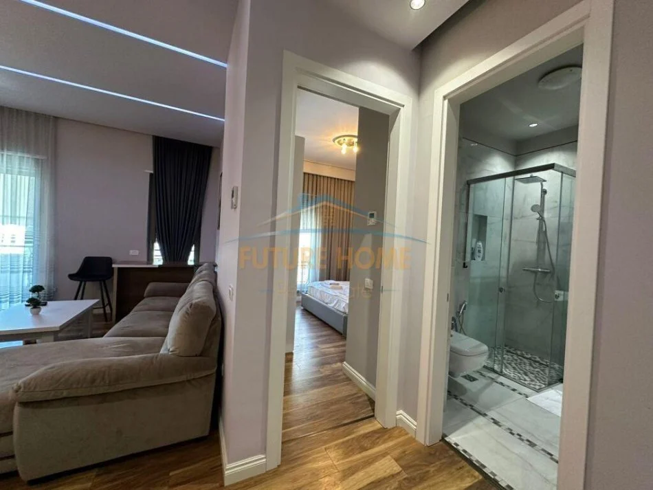 Tirane, jepet me qera apartament 1+1 Kati 4, 73 m² 700 € (Kompleksi Delijorgji)