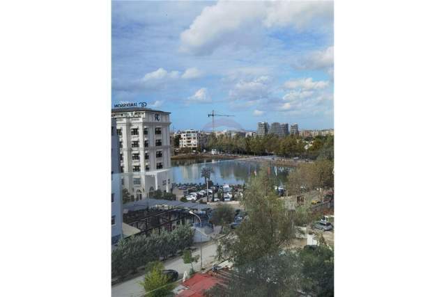 Tirane, jepet me qera apartament 1+1+BLK Kati 8, 60 m² 550 Euro (Liqeni i Thate)