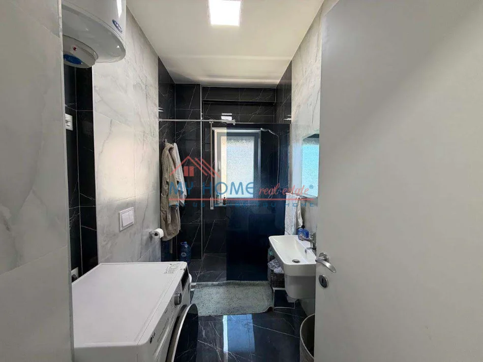 Tirane, jepet me qera apartament 1+1+Ballkon Kati 2, 65 m² 750 € (Rruga e Barrikadave)