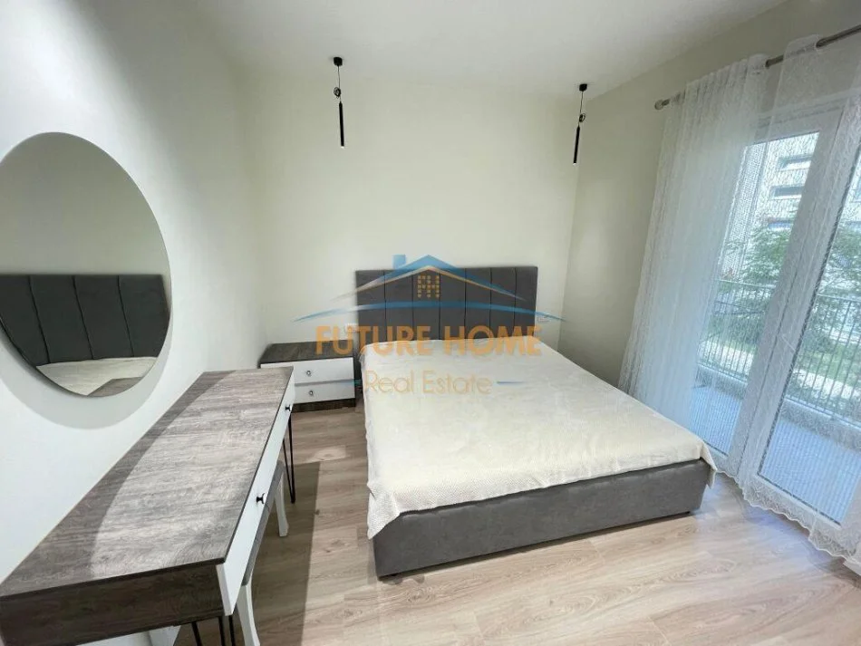 Tirane, jepet me qera apartament 3+1 Kati 1, 111 m² 1.000 € (Liqeni i thate)