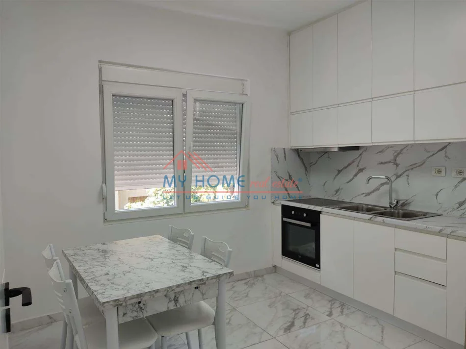 Tirane, jepet me qera apartament 1+1+Ballkon Kati 2, 75 m² 600 € (Rruga e Dibres)