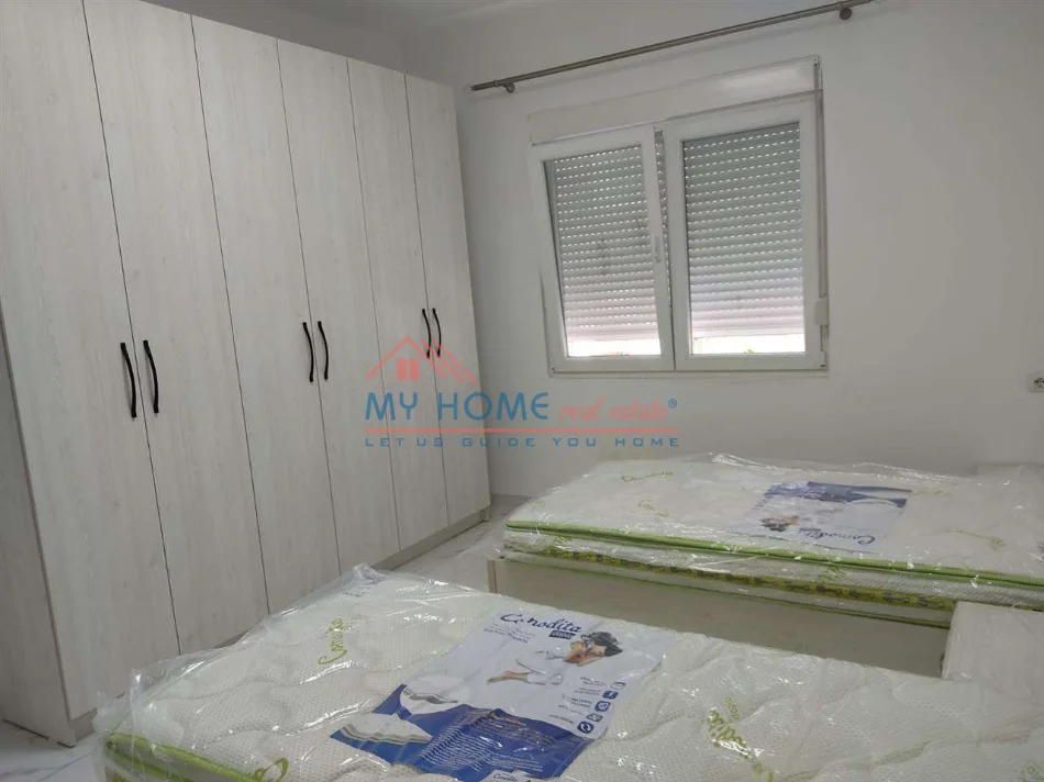 Tirane, jepet me qera apartament 1+1+Ballkon Kati 2, 75 m² 600 € (Rruga e Dibres)