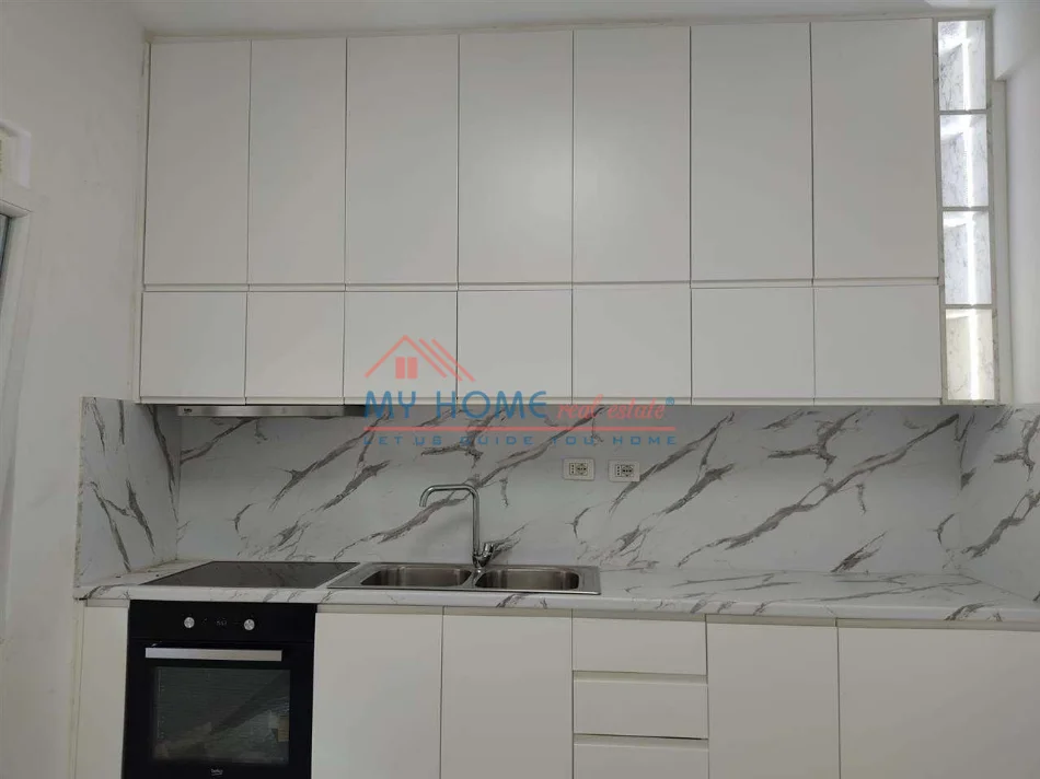 Tirane, jepet me qera apartament 1+1+Ballkon Kati 2, 75 m² 600 € (Rruga e Dibres)