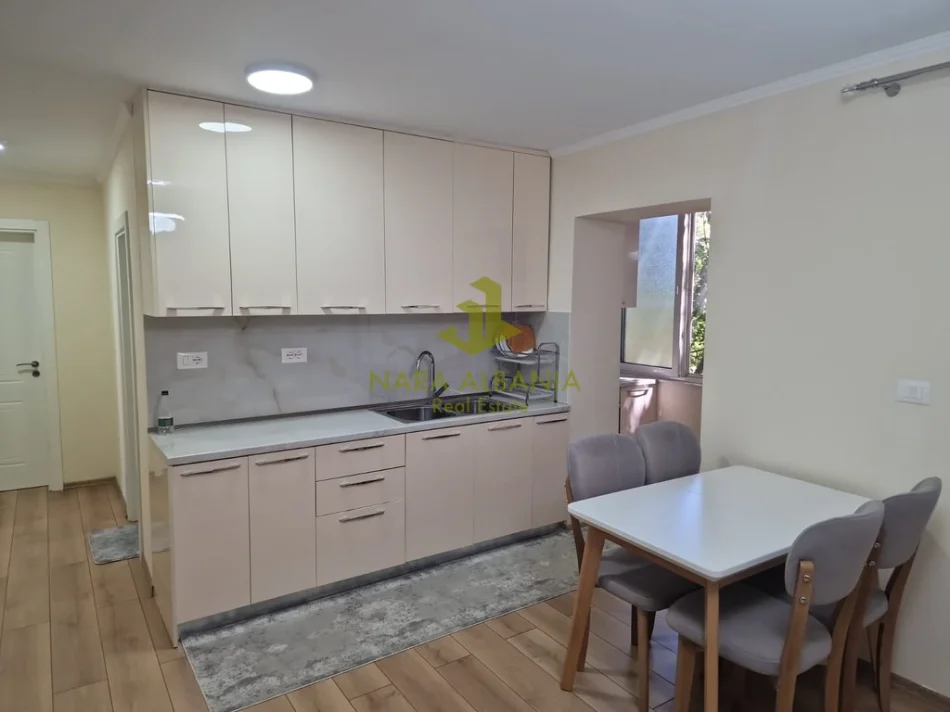 Tirane, shitet 1+1+Ballkon Kati 3, 60 m² 155.000 €